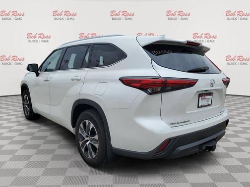 Blizzard Pearl 2021 Toyota Highlander XLE