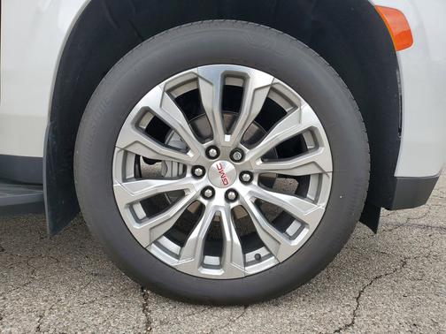 White Frost Tricoat 2023 GMC Yukon Denali