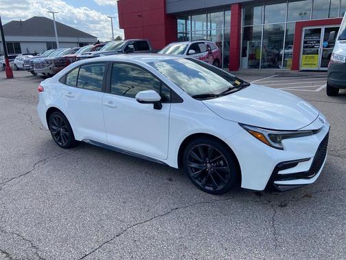 Ice Cap 2024 Toyota Corolla SE