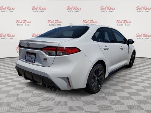 Ice Cap 2024 Toyota Corolla SE