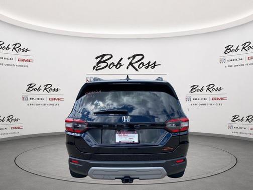 Crystal Black Pearl 2025 Honda Pilot TrailSport