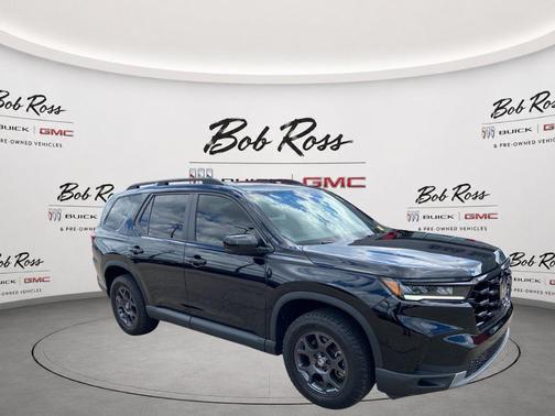 Crystal Black Pearl 2025 Honda Pilot TrailSport