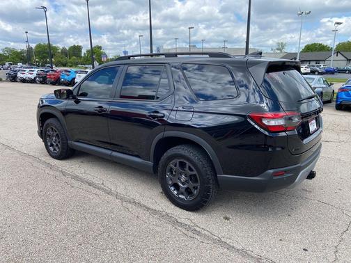 Crystal Black Pearl 2025 Honda Pilot TrailSport
