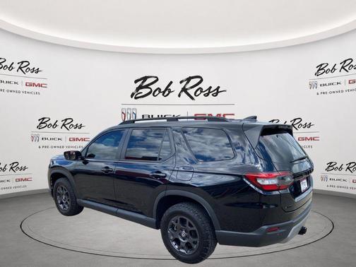 Crystal Black Pearl 2025 Honda Pilot TrailSport