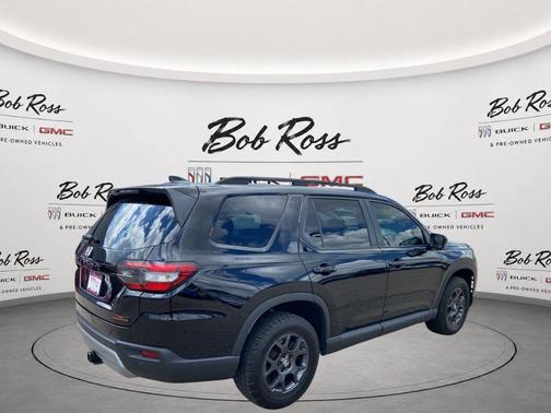Crystal Black Pearl 2025 Honda Pilot TrailSport