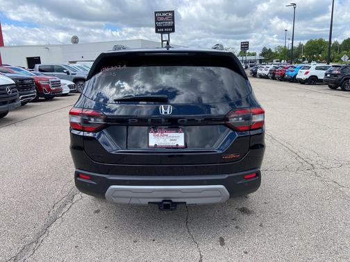 Crystal Black Pearl 2025 Honda Pilot TrailSport