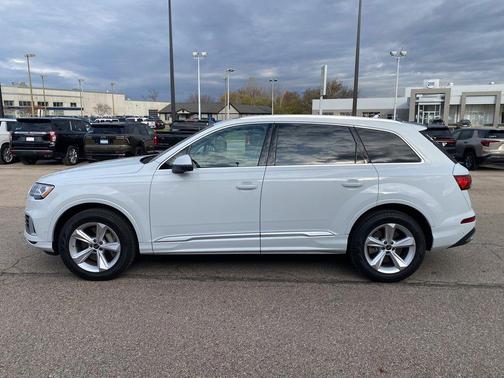 2023 Audi Q7 45 Premium Plus