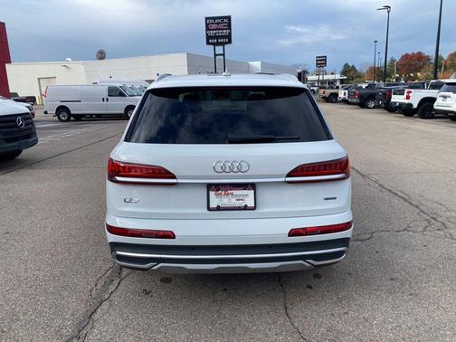 2023 Audi Q7 45 Premium Plus