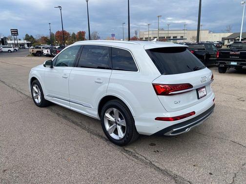 2023 Audi Q7 45 Premium Plus