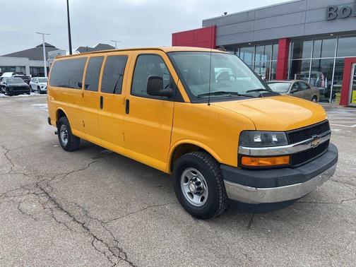 2017 Chevrolet Express 3500 LT