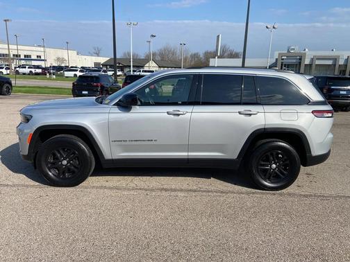 Silver Zynith 2022 Jeep Grand Cherokee Laredo