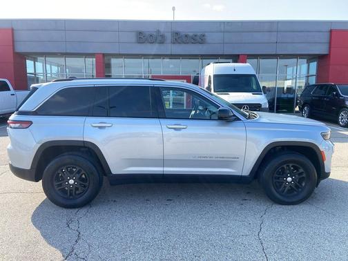 2022 Jeep Grand Cherokee Laredo