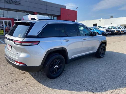 Silver Zynith 2022 Jeep Grand Cherokee Laredo