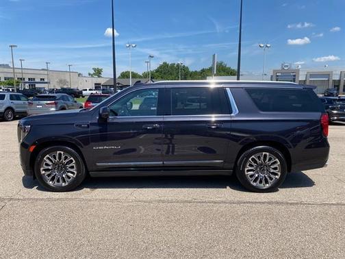 2023 GMC Yukon XL Denali Ultimate