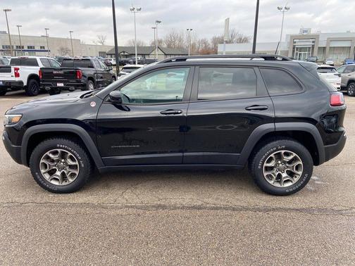 2022 Jeep Cherokee Trailhawk