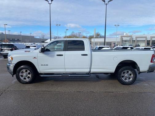 2024 RAM 2500 Big Horn Crew Cab 4x4 8' Box