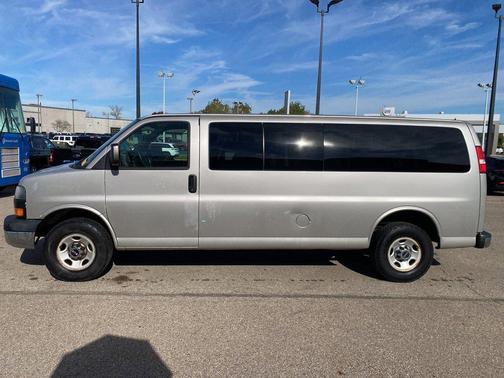 2008 GMC Savana 3500 LS Extended Wagon