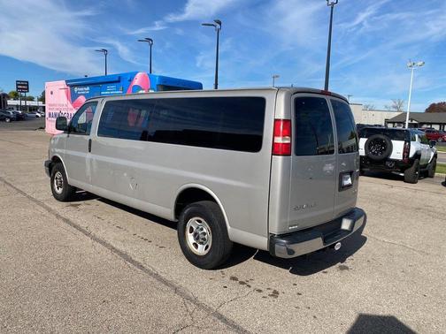 2008 GMC Savana 3500 LS Extended Wagon