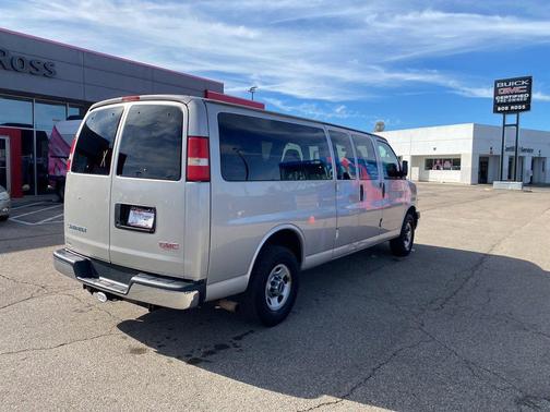 2008 GMC Savana 3500 LS Extended Wagon