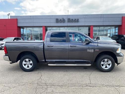 2019 RAM 1500 SLT