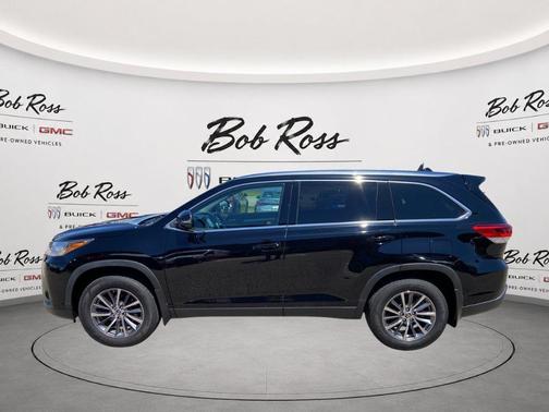 Midnight Black Metallic 2019 Toyota Highlander XLE