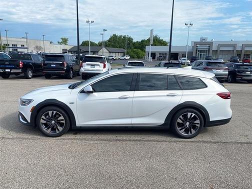 2018 Buick Regal TourX Essence