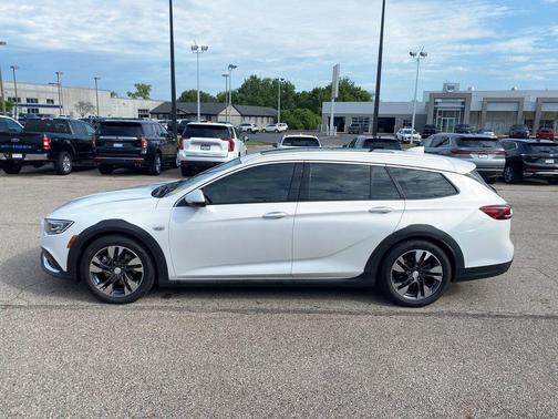 2018 Buick Regal TourX Essence