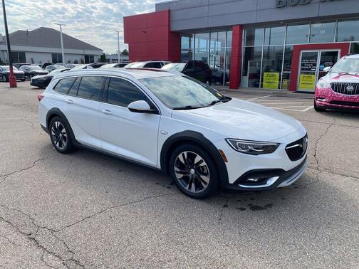 2018 Buick Regal TourX Essence