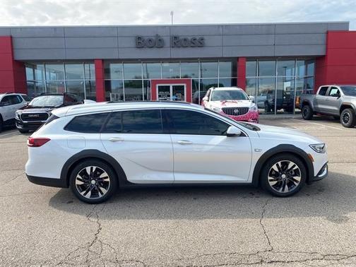 2018 Buick Regal TourX Essence