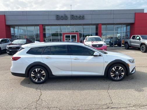 2018 Buick Regal TourX Essence