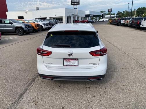 2018 Buick Regal TourX Essence