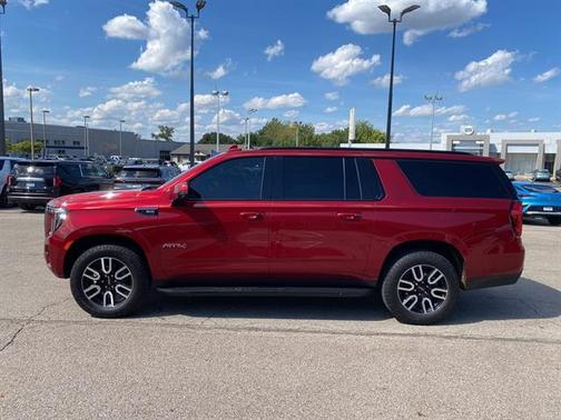 2021 GMC Yukon XL 4WD AT4