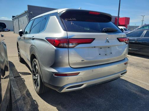 Alloy Silver Metallic 2024 Mitsubishi Outlander SE S-AWC