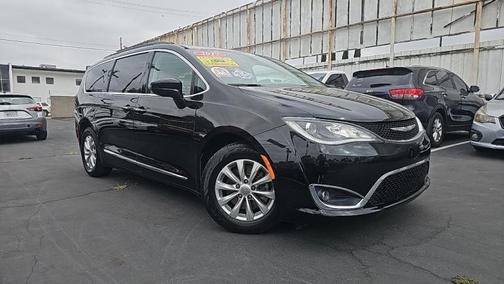2017 Chrysler Pacifica Touring-L