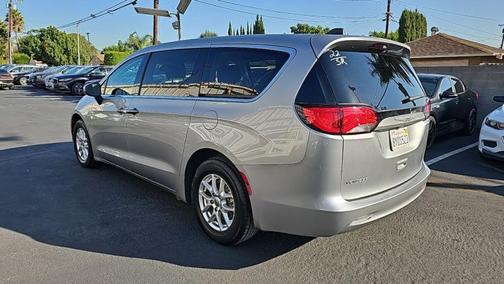 2021 Chrysler Voyager LX