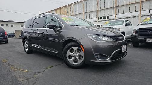 2017 Chrysler Pacifica Touring-L