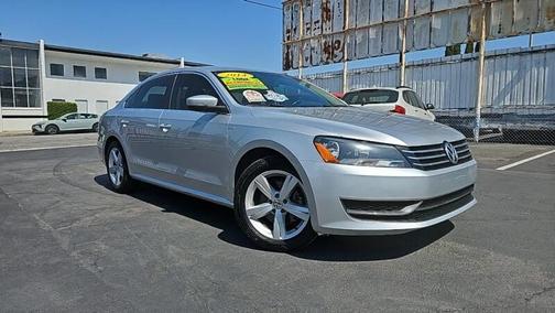 2014 Volkswagen Passat 1.8T Auto S
