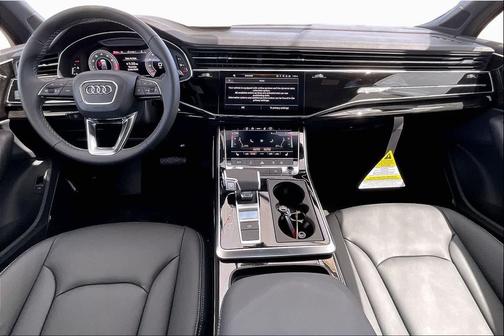 Mythos Black me 2026 Audi Q7 45 Premium