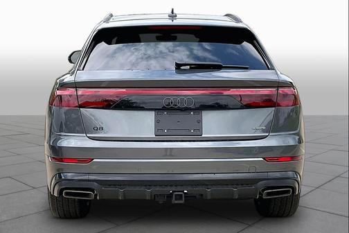 Daytona Gray Pearl Effect 2026 Audi Q8 55 Premium Plus