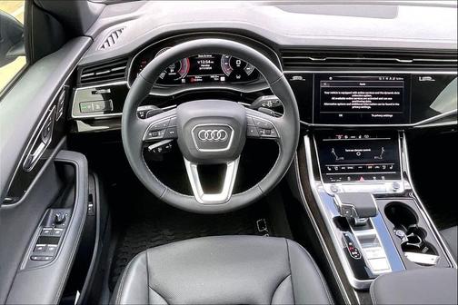 Daytona Gray Pearl Effect 2026 Audi Q8 55 Premium Plus