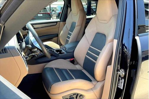 2023 Porsche Cayenne Platinum Edition