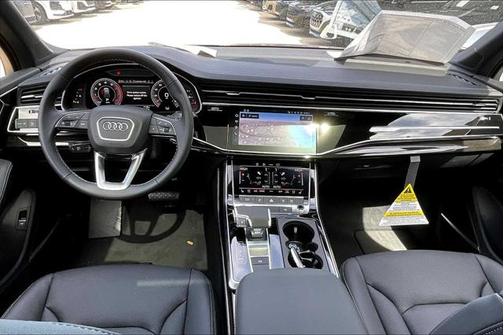 2025 Audi Q7 55 Premium Plus