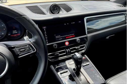 2022 Porsche Macan Base