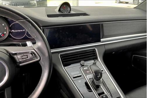 2023 Porsche Panamera 4 Platinum Edition