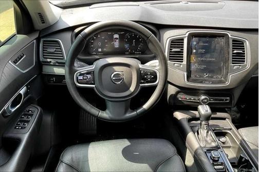 2020 Volvo XC90 T6 Momentum