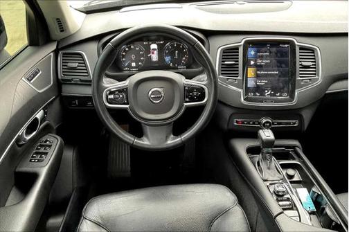 2020 Volvo XC90 T6 Momentum