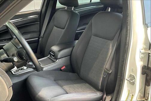 2021 Chrysler 300 Touring