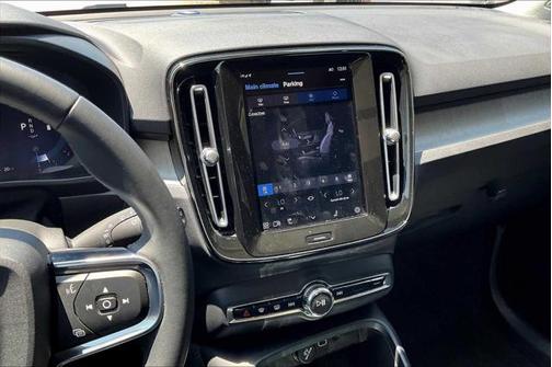 2023 Volvo XC40 B5 Plus Dark Theme