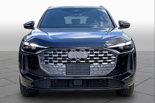 Mythos Black Metallic 2025 Audi Q5 Premium TFSI quattro S tronic