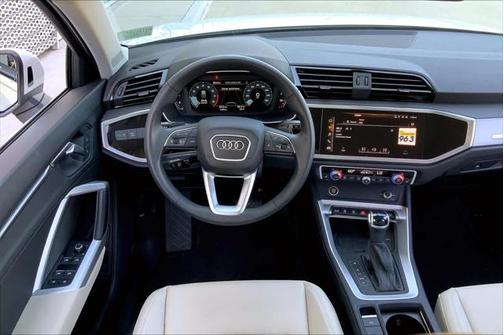 2024 Audi Q3 Premium 45 TFSI S line quattro Tiptronic